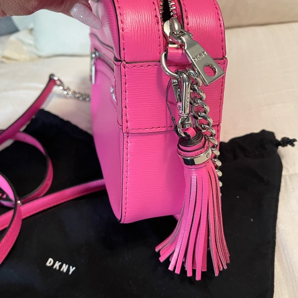 DKNY camera crossbody leather bag . Like new used once. - Picture 9 of 10